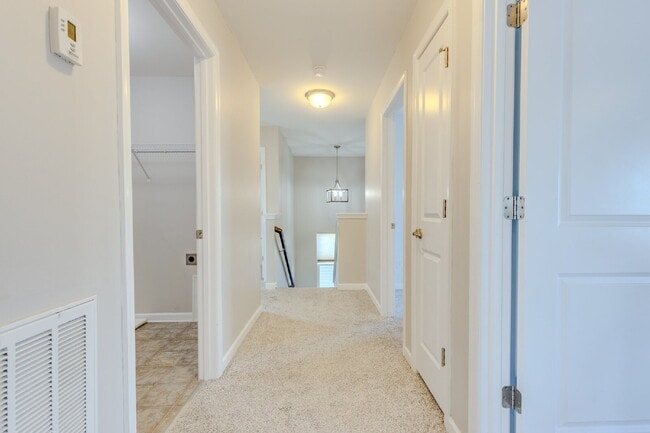 Building Photo - 2704 Orleans Dr