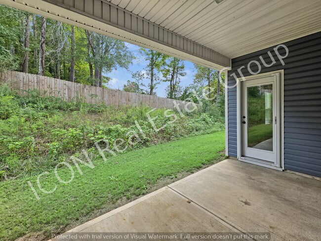 Building Photo - 3/2 Ranch home on large lot!