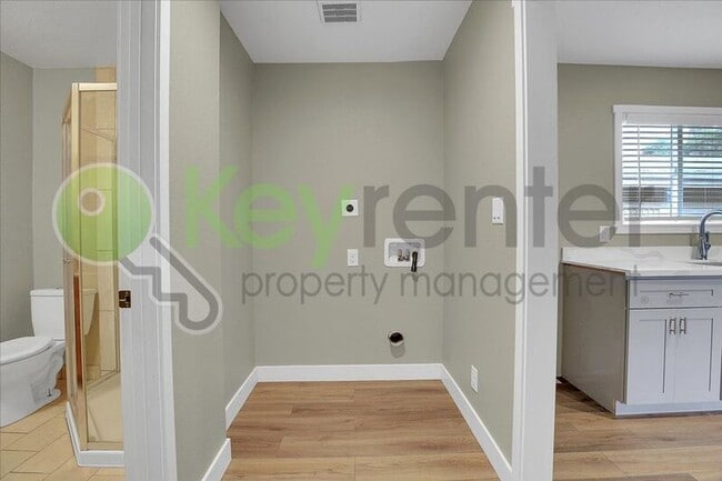 Building Photo - 3037 San Diego Way