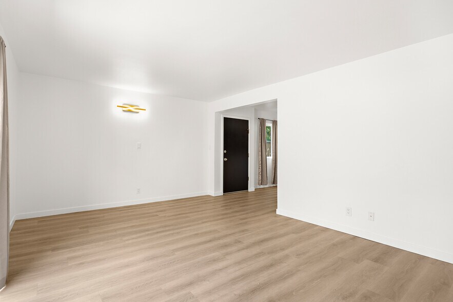 Building Photo - 2241 1/2 Riverdale Ave