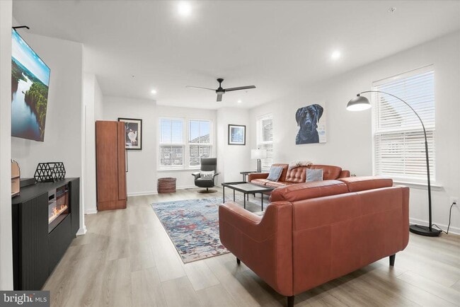 Building Photo - 1624 Aster Ln