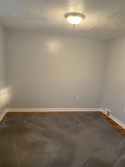 Building Photo - 190 Clover Pl