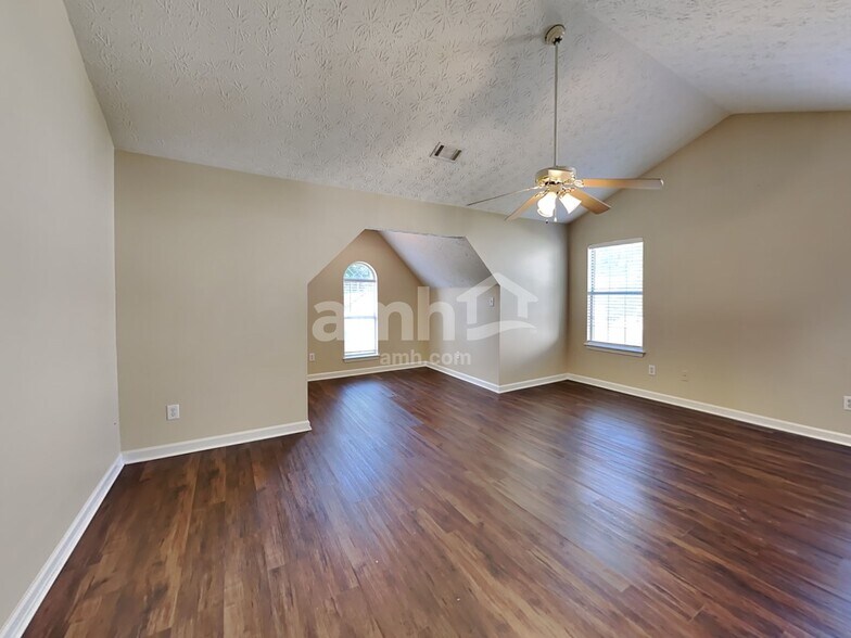 Building Photo - 1215 Wilkes Crest Dr