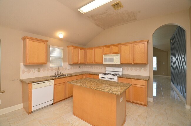 Building Photo - 4510 Regal Dr