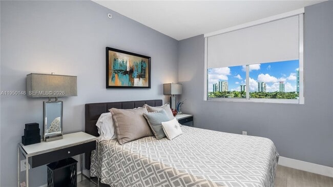 Building Photo - 2021 SW 3rd Ave