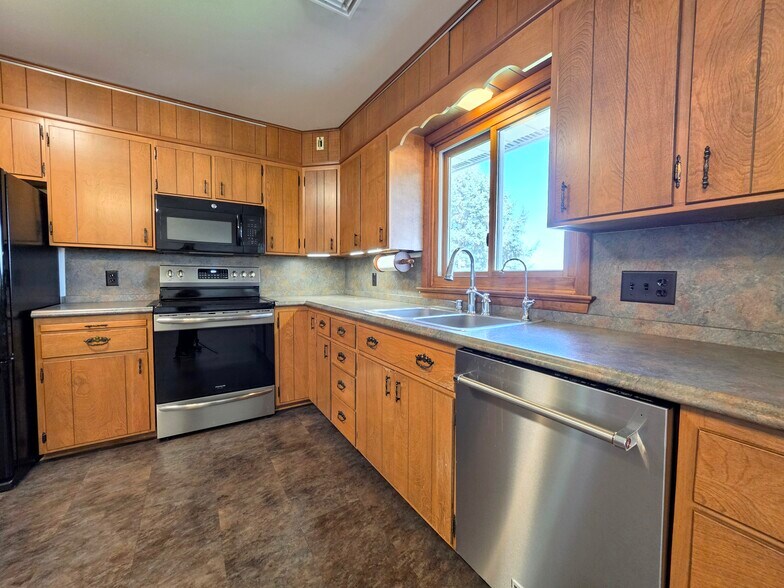 Building Photo - 154 Valley View Dr