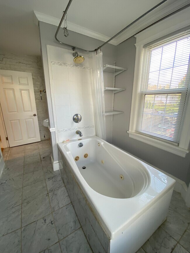 Building Photo - 64 Grove St