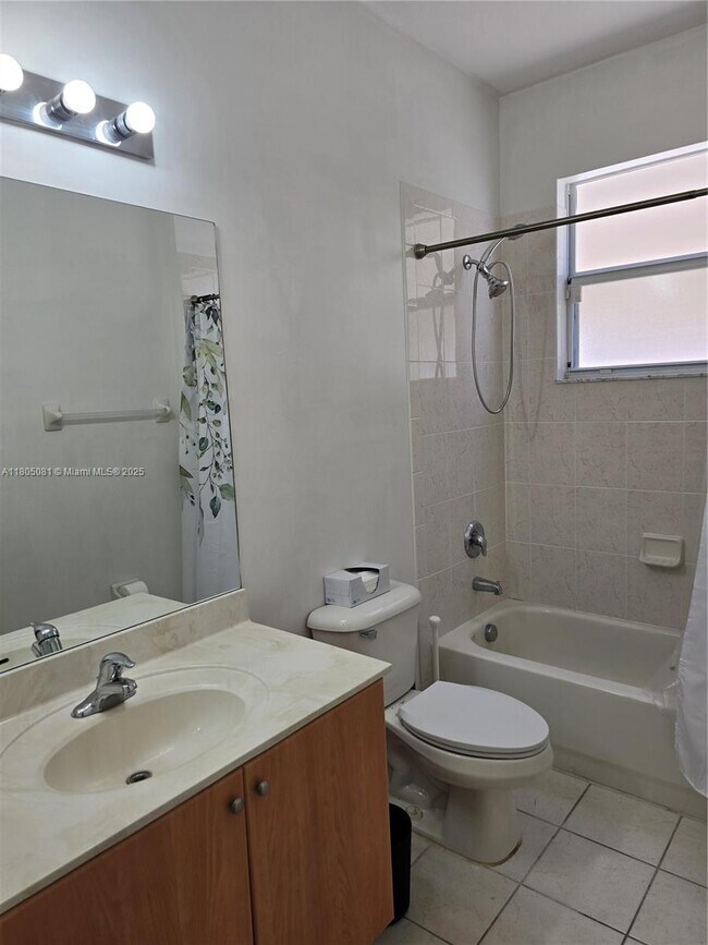 Building Photo - 1750 NE 37th Pl
