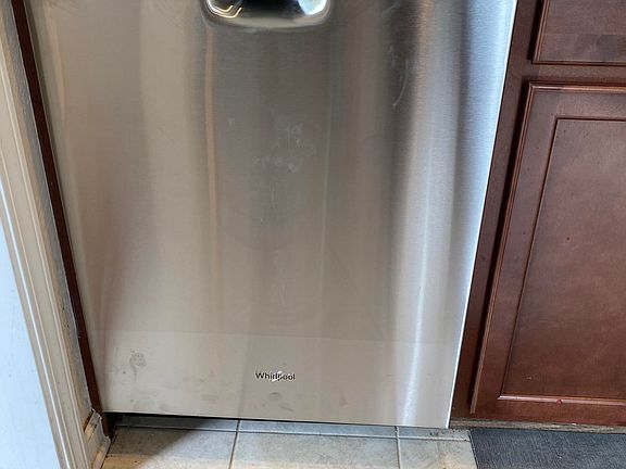 Building Photo - 6849 Village Green Dr