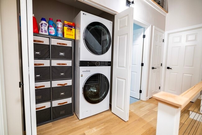 Building Photo - 2 Turning Mill Ln