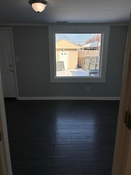 Building Photo - 821 Lannerton Rd