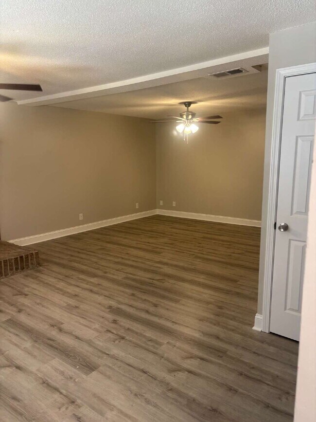 Building Photo - UNIQUE !  3-Bed Home with Scenic Views in ...