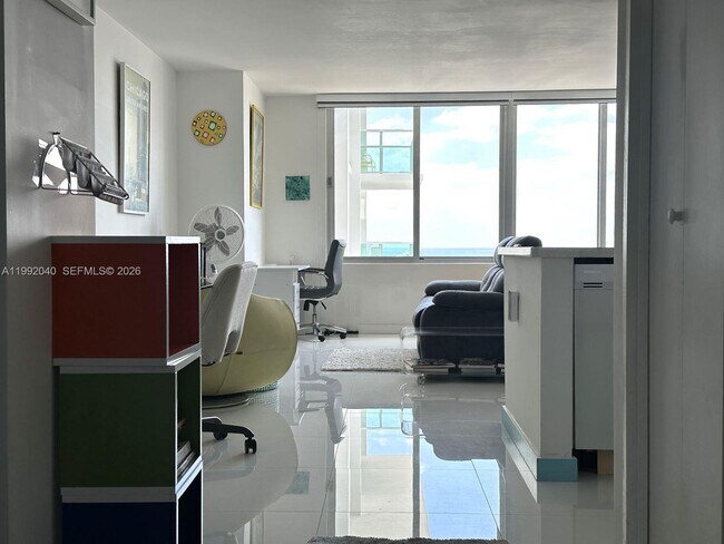 Building Photo - 1000 West Ave