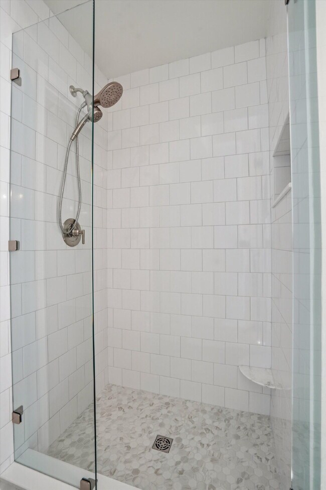Building Photo - "Exquisite 4-Bed Sanctuary with Cozy Fireplace & Spacious 2,204 Square Foot Layout on Willoughby ...