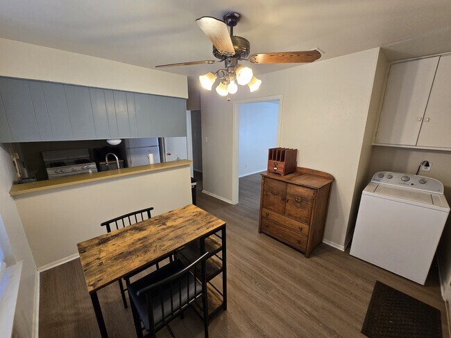 Building Photo - 7023 Greenberry Dr