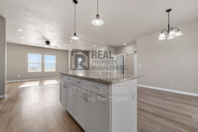 Building Photo - 295 W Acorn Dr