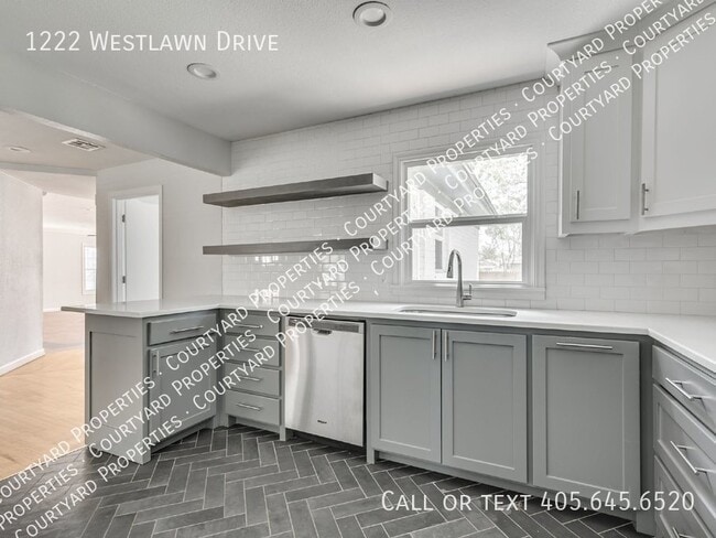 Building Photo - 1222 Westlawn Dr