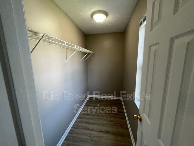 Building Photo - 307 Park Dr