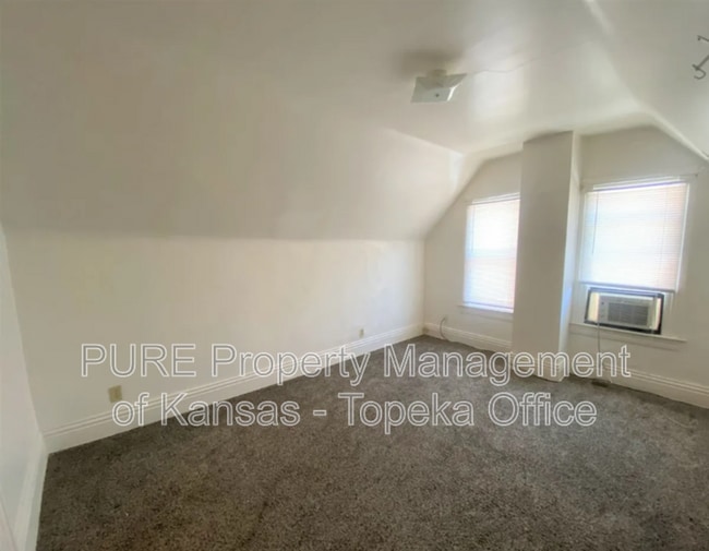 Building Photo - 416 SW Clay St