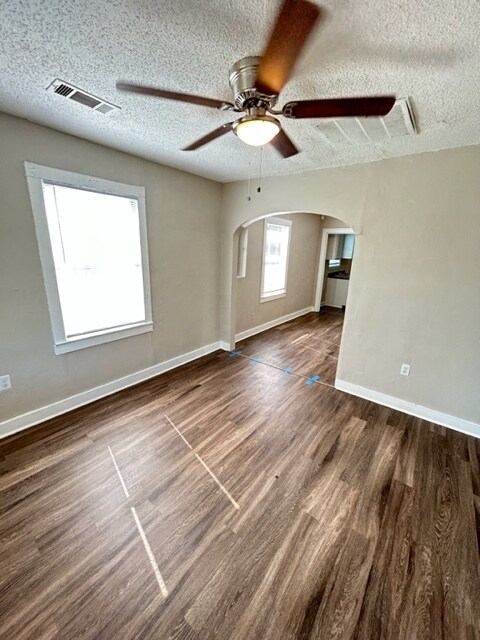 Building Photo - 253 Silverage Ave