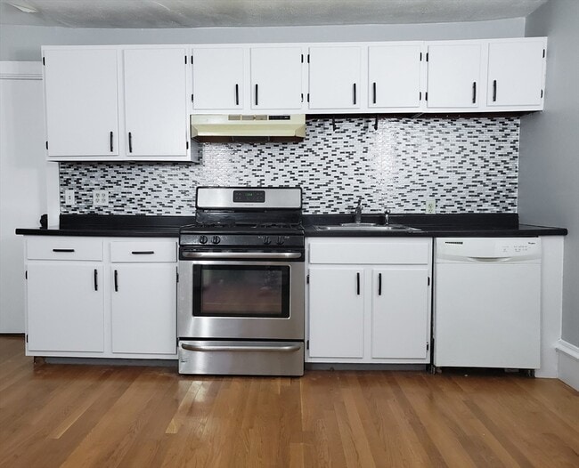 Building Photo - 1052 Washington St