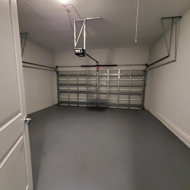 Building Photo - 2161 SE Sunflower St