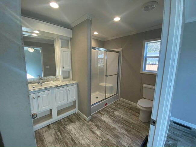 Building Photo - 129 Zimmer Dr W