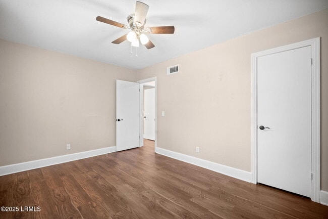 Building Photo - 2410 Pine Ct N