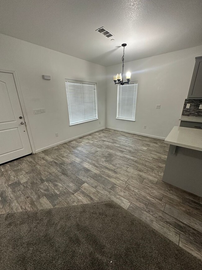 Building Photo - 3 bedroom 2 bath home for rent