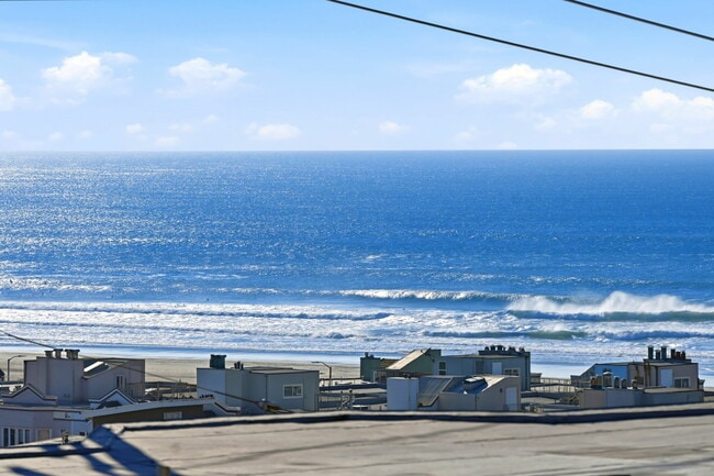 Building Photo - 685 47th Ave