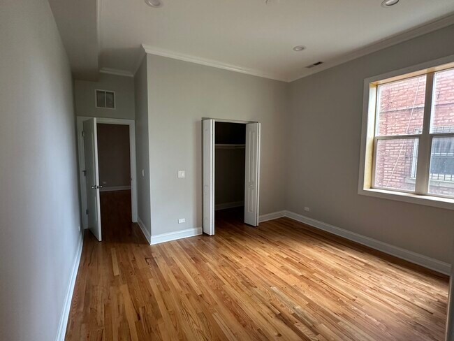Building Photo - 4824 S King Dr