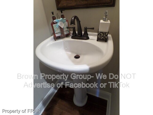 Building Photo - 124 Highgrove Ct