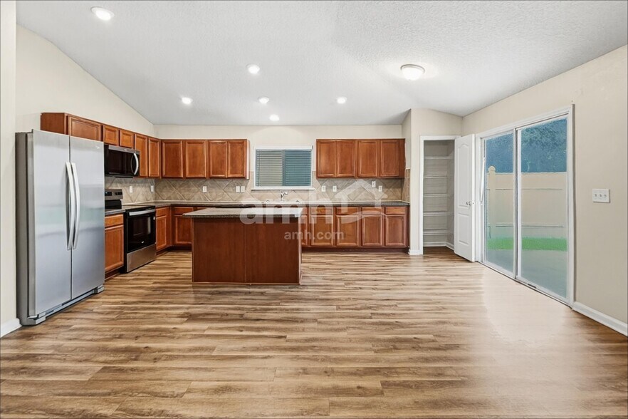 Building Photo - 12336 Deersong Dr N