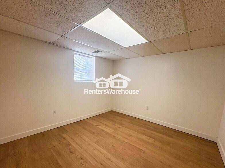 Building Photo - 327 Leona Dr