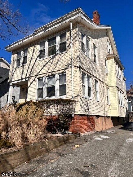 Building Photo - 185 Goldsmith Ave
