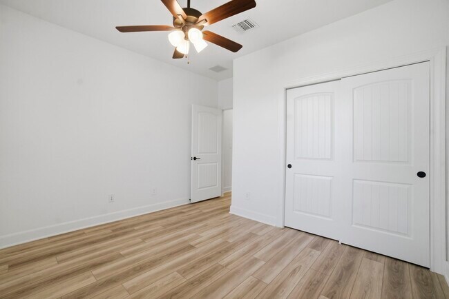 Building Photo - 9727 Rockwell Dr