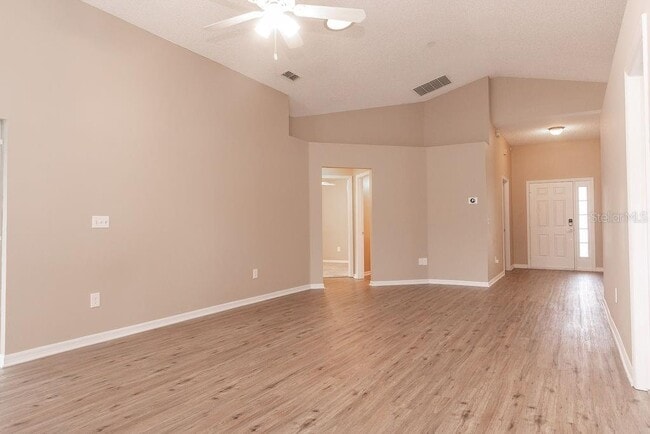 Building Photo - 565 Blue Water Ave