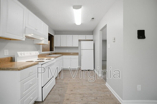 Building Photo - 901 Vincent Ct