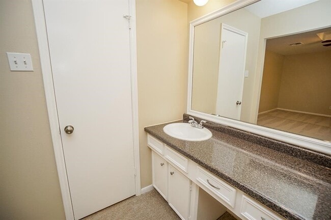 Building Photo - 13626 Woodchester Dr