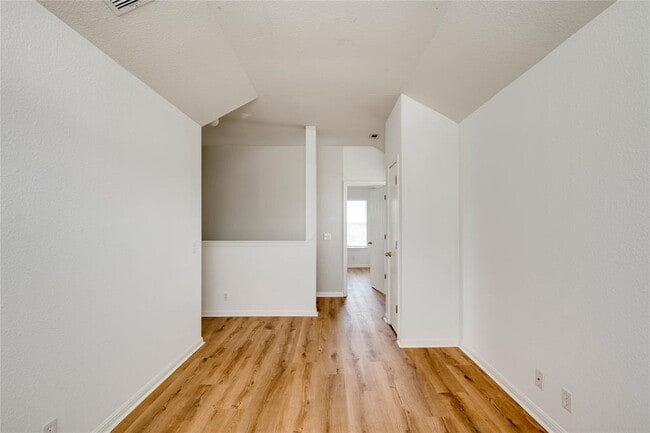 Building Photo - 348 Spillway Dr
