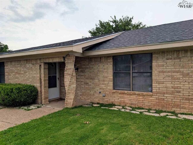 Building Photo - 2805 S Bandera Dr