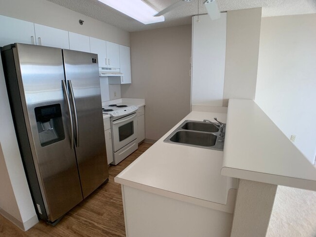 Building Photo - Salt Lake (Honolulu-Country Club Village 6) - 2 bed, 1 bath, 2 parking stalls