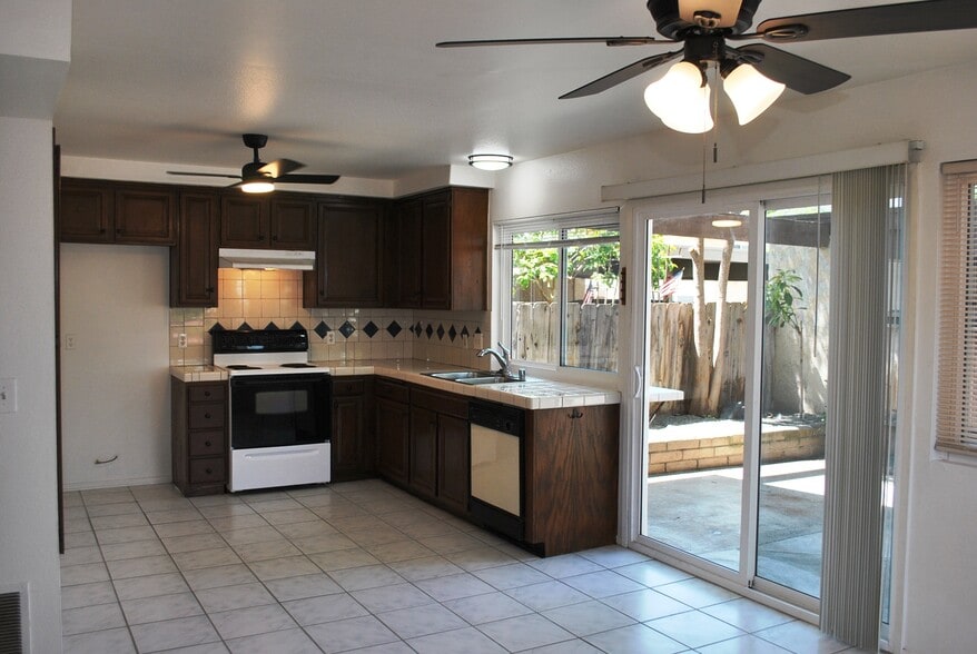 Building Photo - 10626 Escobar Dr