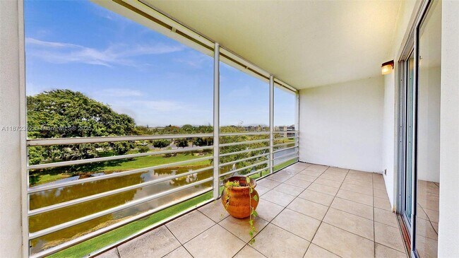 Building Photo - 4047 Rexford A