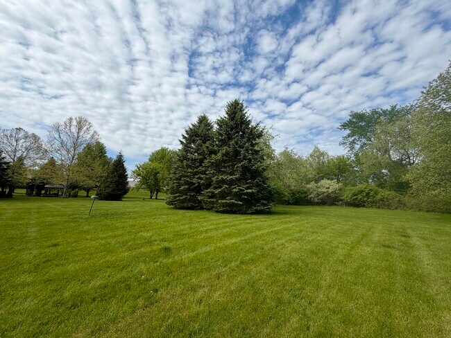 Building Photo - 6961 Suncrest Dr