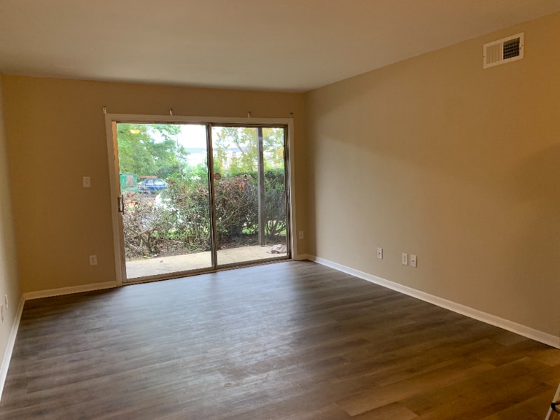 Primary Photo - 201 Orchard Trace Ln