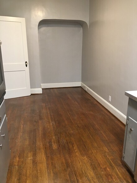 Eating/dining area in kitchen w/ceiling fan - 2603 Kiawah Ave