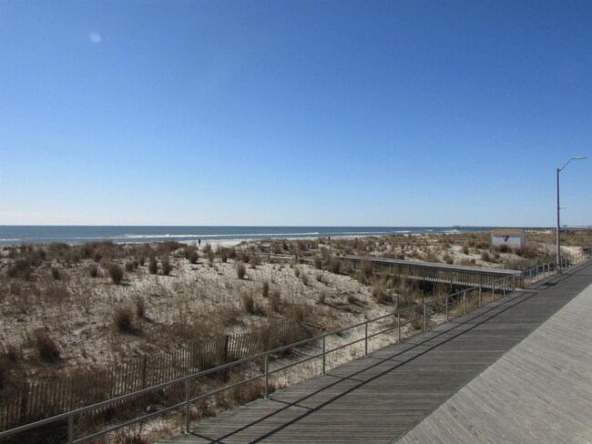 Building Photo - 5300 Boardwalk