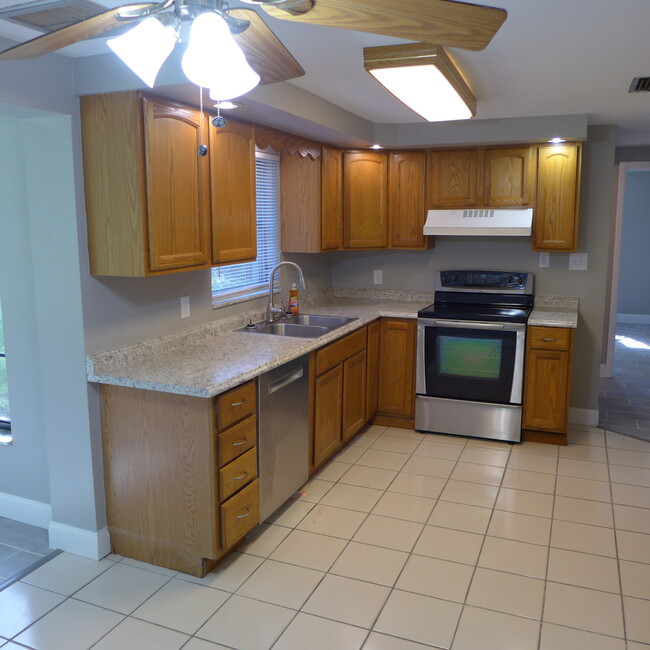 Building Photo - 26412 Rolling Acres Dr