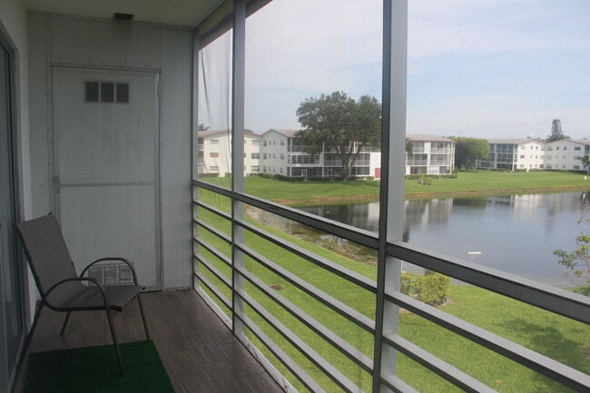 Building Photo - 454 Fanshaw K